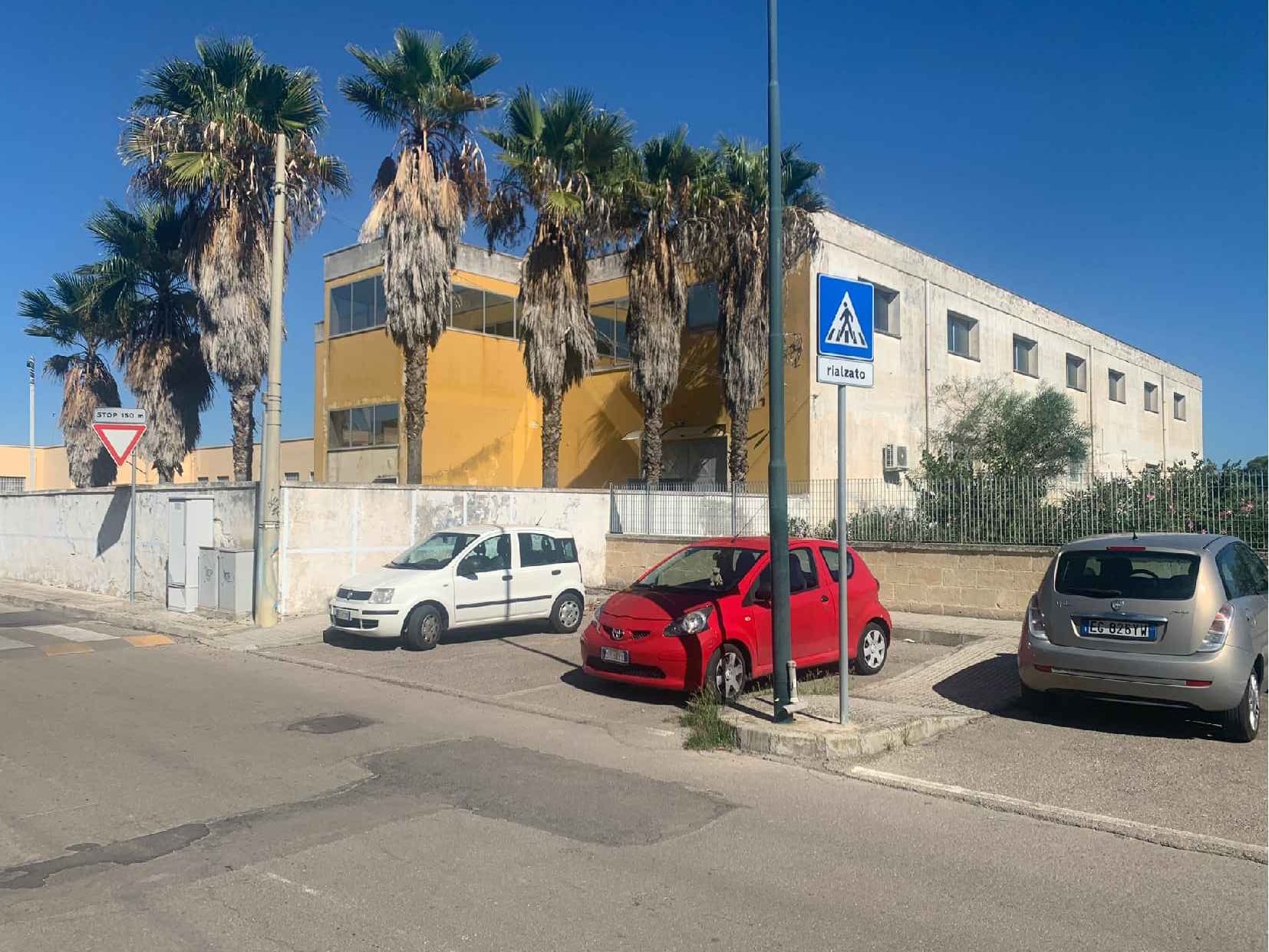 Stato di fatto: torre gialla e palme su via Boccaccio