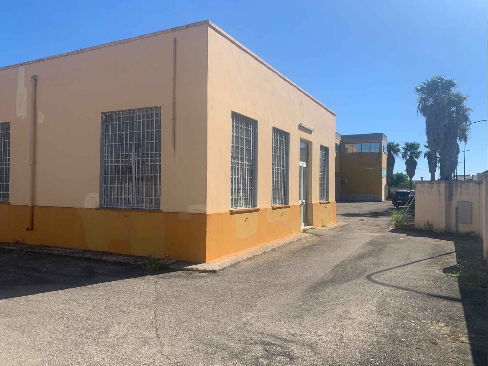 Stato di fatto: angolo del capannone ocra sul cortile